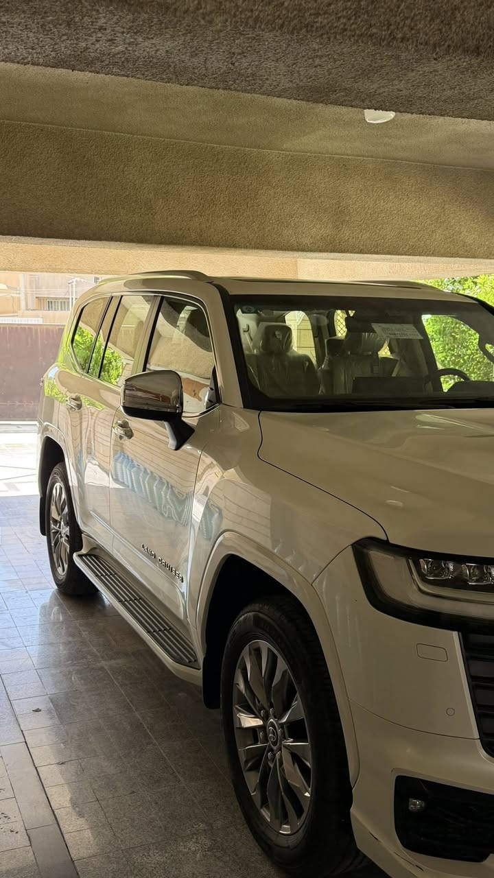 السلام عليكم
LAND CRUISER 2024 VX  PLUS  SAS 
لاندكروز 2024 VX ساز ابو الضمان تنفس طبيعي المرغوب
صيانة دورية كله بل شركة 
ماشية 15,000km  سيارة بوضع الزيرو 
السياره فول مواصفات مكفولة كفالة عامة عده ملاحضات بسيطه  رقم بغداد بسمي تحويل ثاني يوم 
مكان السيارة جادرية شارع الوزراء 📍
تواصل ⬇️
 *********** 📞
