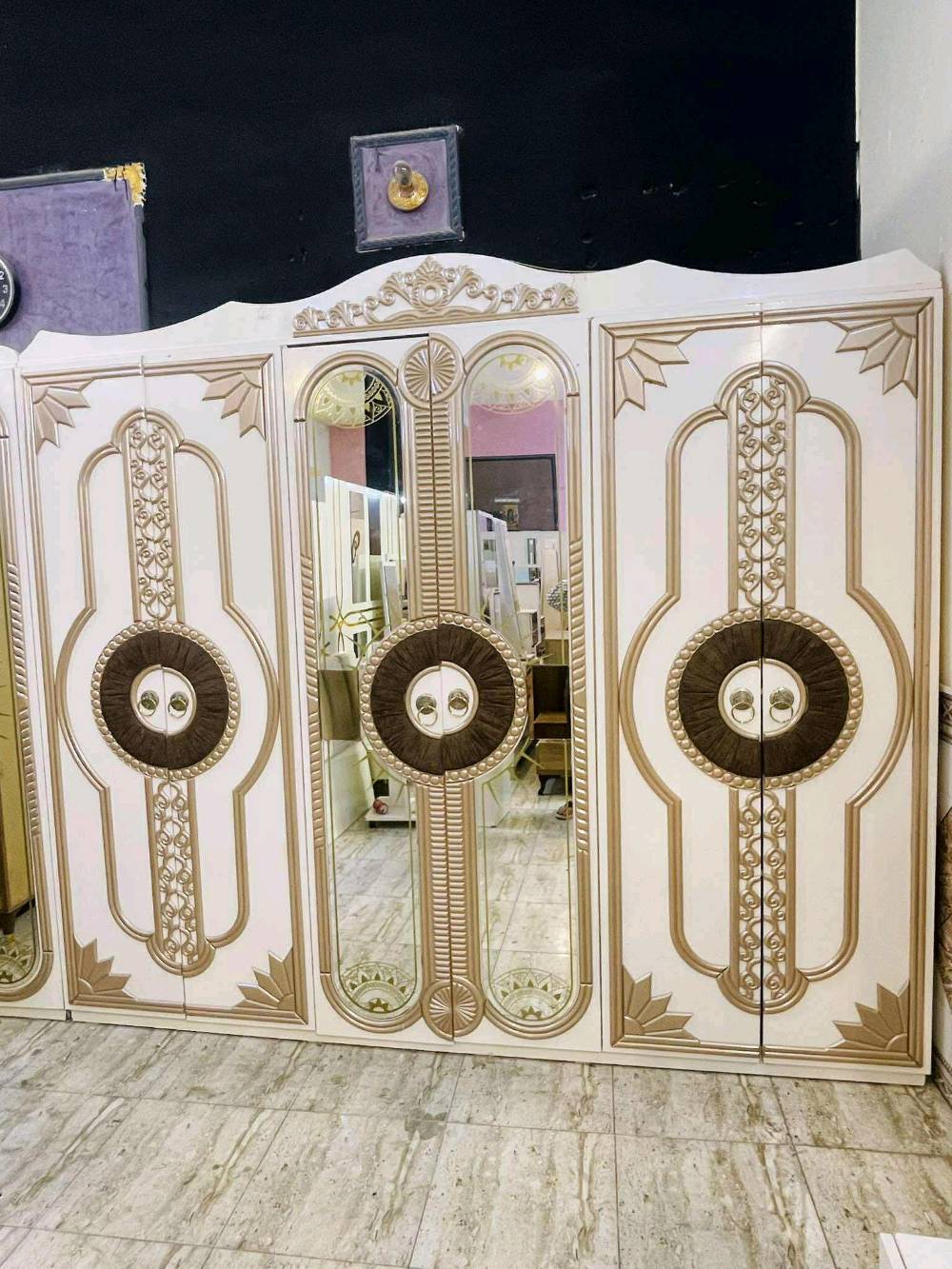 غرفه تركيه 9 قطع نضافه 85 
كنتور اضافي السعر 750 واصل نقل وشد