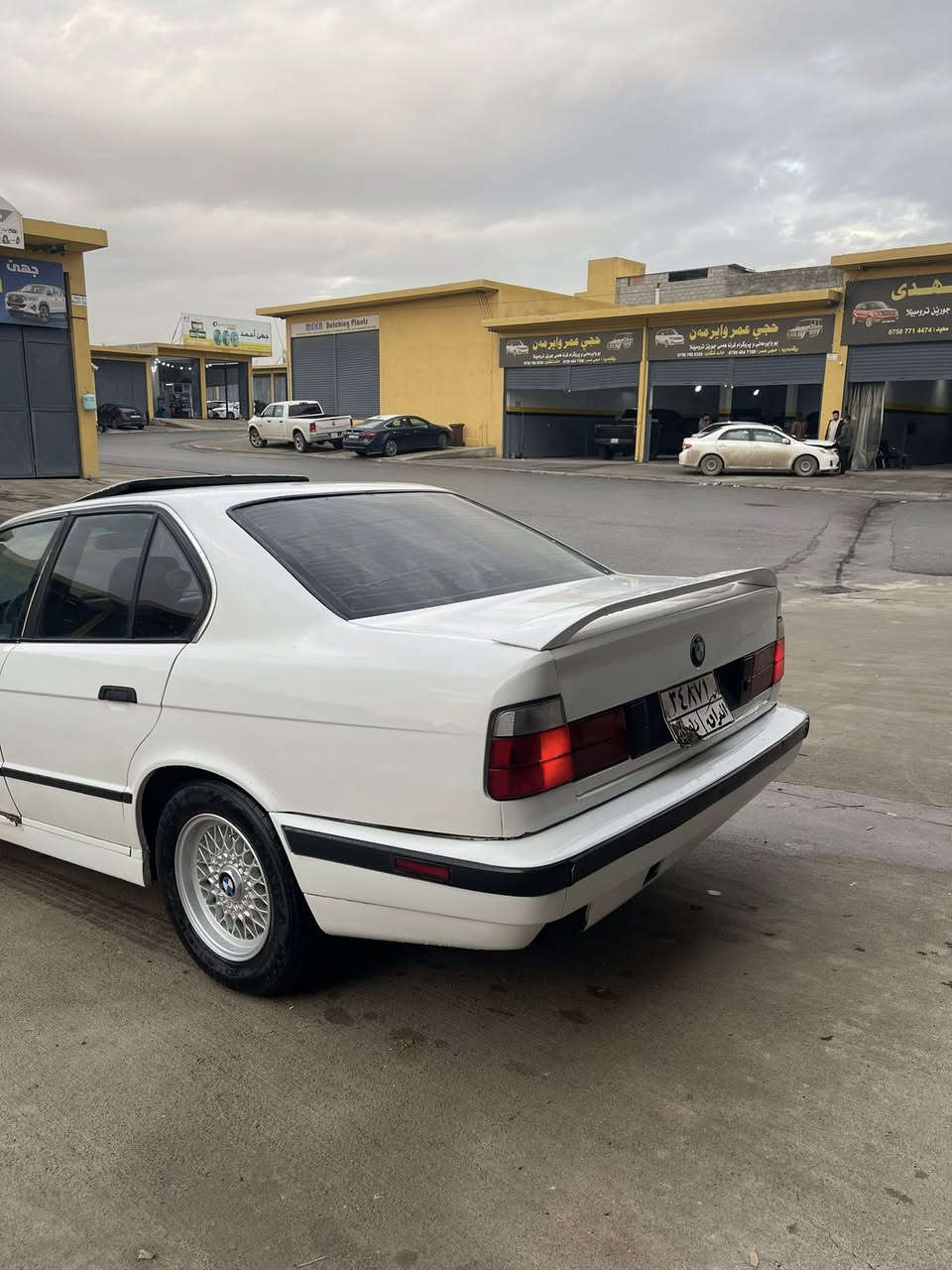 بي ام٥٢٠گير عادي موديل٩٢سلايت تبريد سياره عام بخه بو جاني چار تايره ويل جديدا سياره شني هاتيه صبخ كرن گير مكينه اكسل شه رتن تحويل قولبين برين شه رت 405هزار غرامه سه رن سعر٥٣او   مجال رقم تلفون ***********
