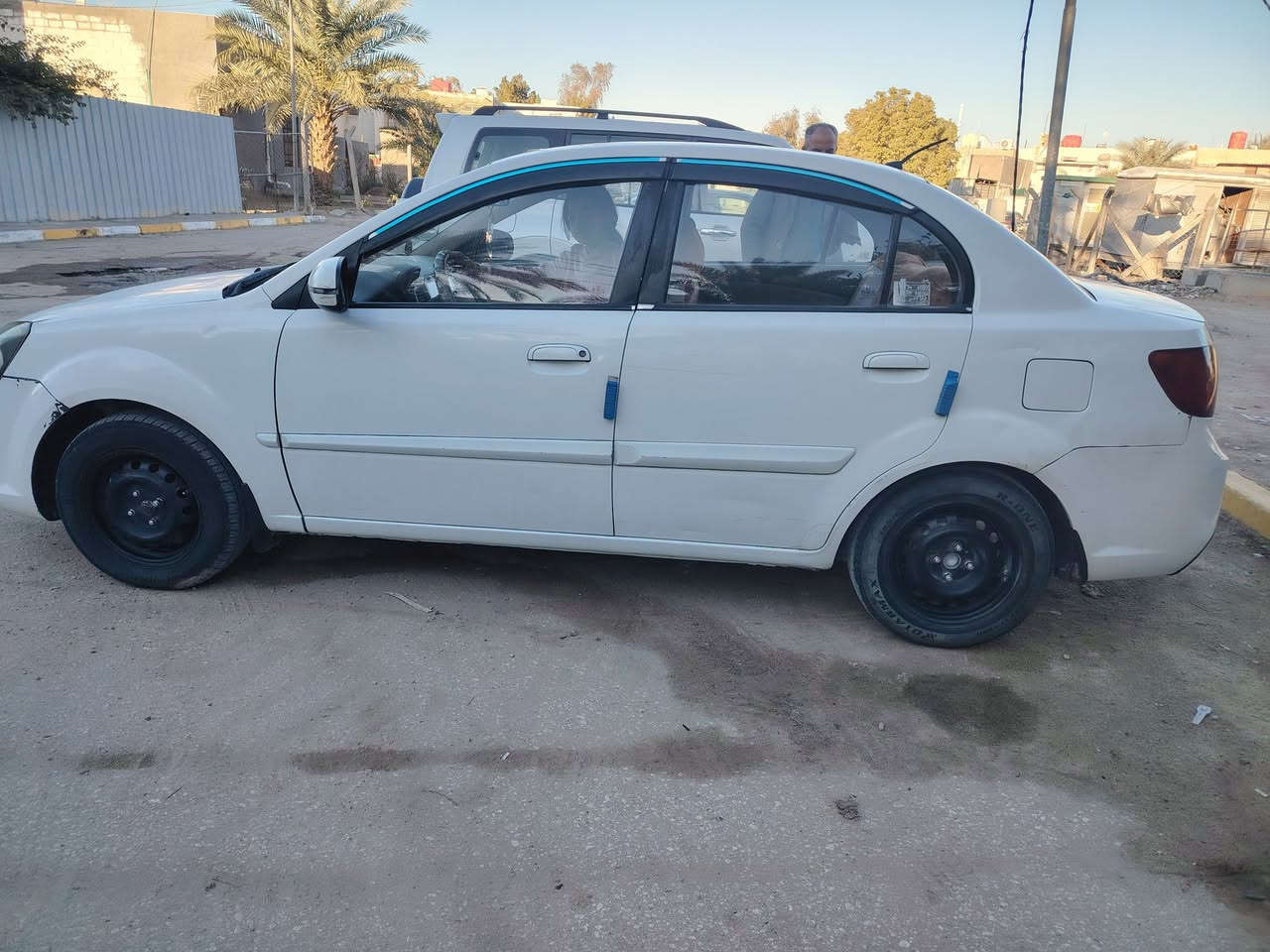 كيا ريو 2012 السعر 85 وبيها مجال للتواصل *********** واتساب
