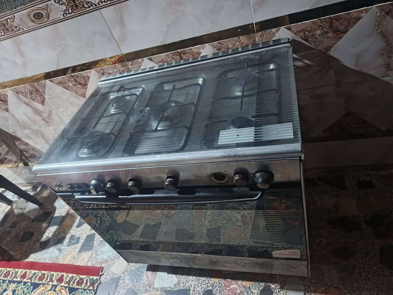 طباخ إيطالي السعر ١٠٠ وبيه مجال قليل***********
