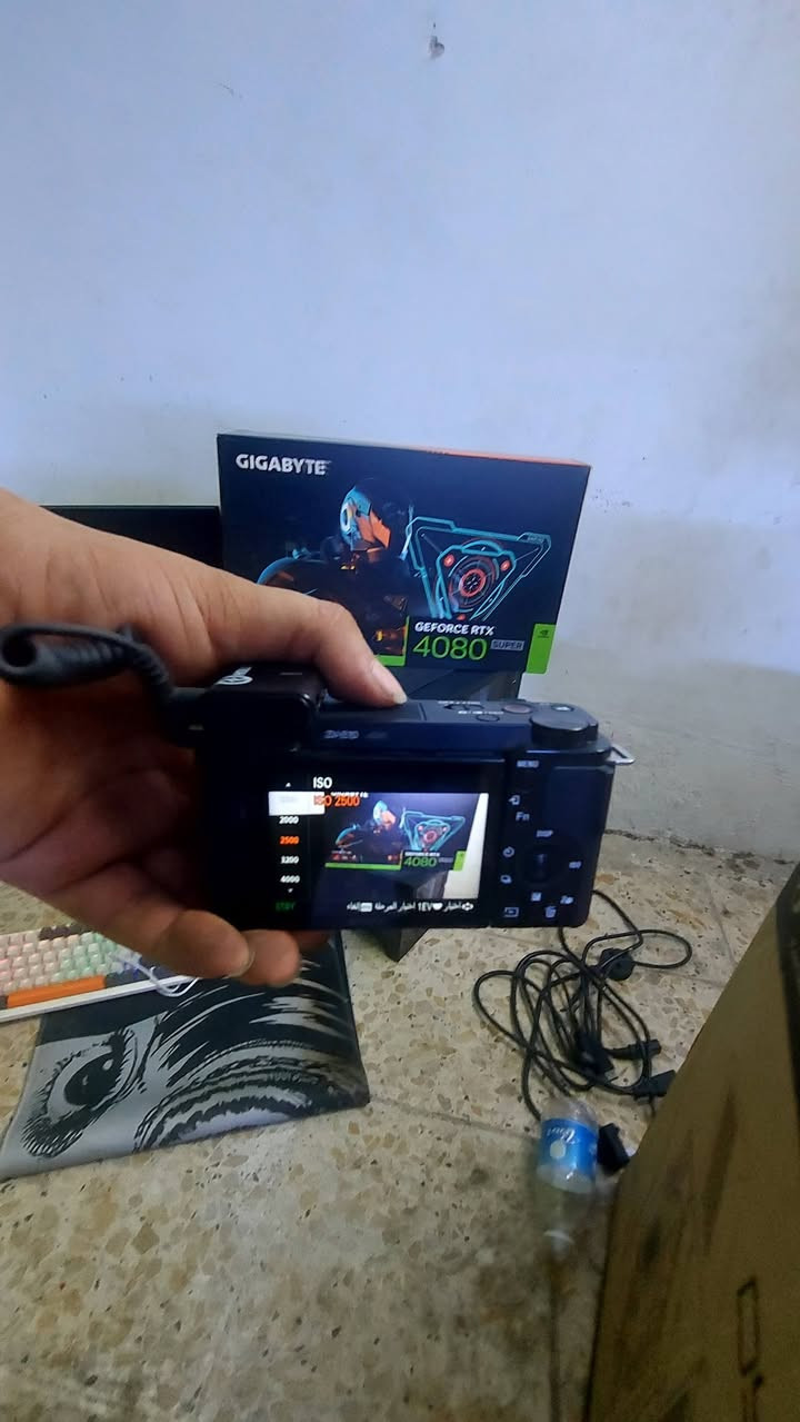 Sony zve10 نظيفه جدا جدا
♦️ الشتر مالته  2الف كلش نظيفه
♦️وياه  رام جبير 64g  يخزن 4k
رايده ب 750 الف  
✅️هذه رقمي ***********
 🎈مكاني البياع

