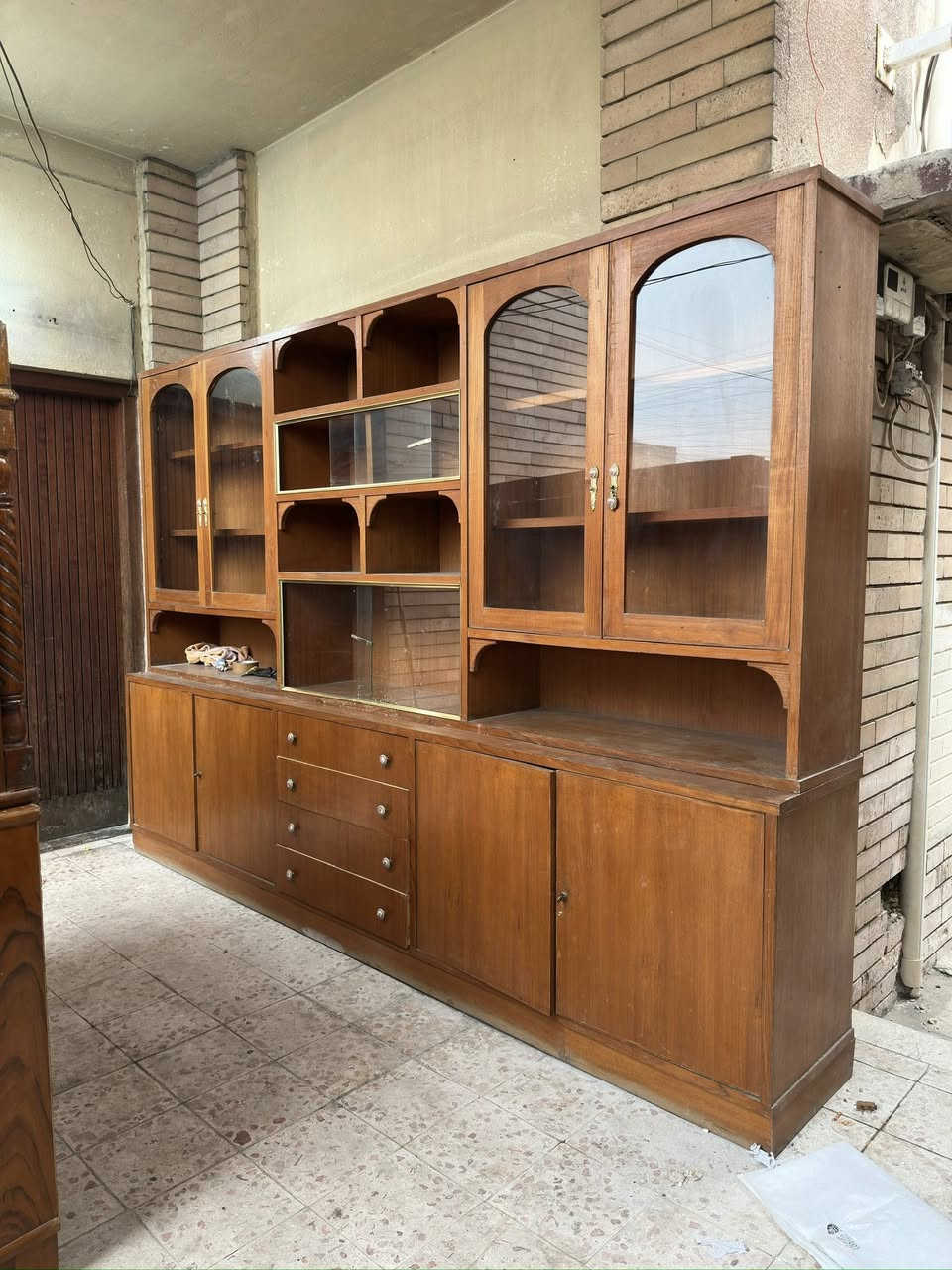 معرض خشب صاج للبيع
بوفية خشب كلاسك قديم للبيع البوفية نظيفة كما موضح بالصور 

مكاني شارع فلسطين 
٢٠٠ الف وبيها مجال 
***********
