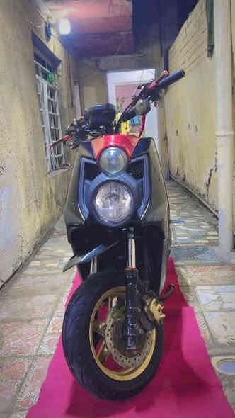 السلام عليكم شباب سكنس جبلي للبيع شوفت عينك بيناتنه  الكفل زينب دراجه رنبه مصار اربع تيام نزلته من الضلال السعر 
ع واتساب لو تتصل لان فيس ممتواجد الدراجه بيه تزويد شوف بعيونك المكينه بلاديه برغي ممفتوح منه *********** مكاني الامين الثانيه
