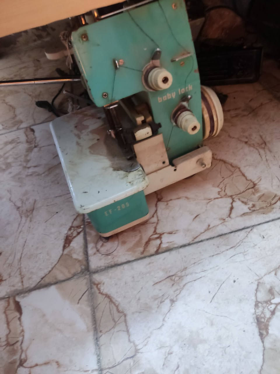 خمس مكائن ثنين خياطه كاتم جديد واثنين اوفر. واحد هندي واحد الماني
مكينه دكم وبيت دكم وتطريز   للبيع  مكان بابل  وبعد ميوزه مال كوي  واوتي  ابو دبه يعني محل كامل. سعر واحدونص وبي مجال ***********
