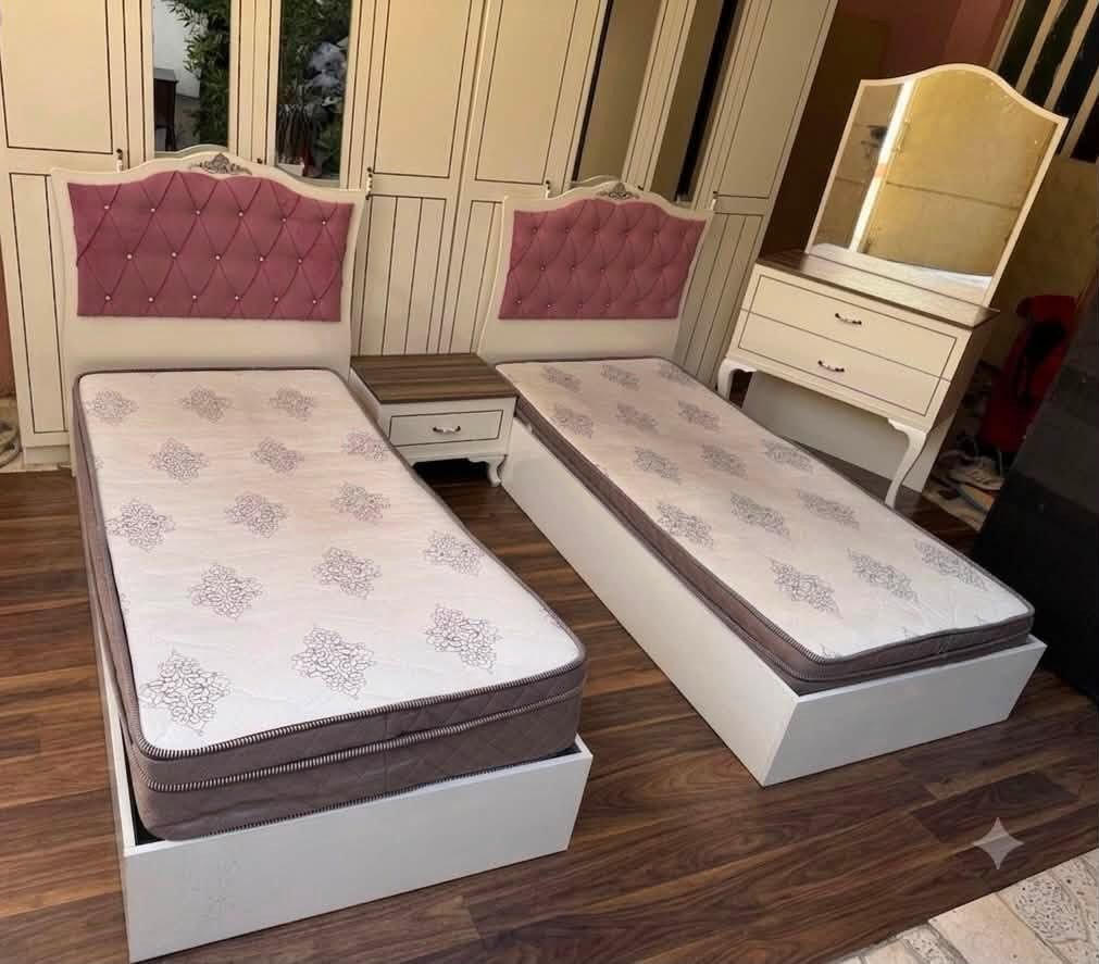 غرفه نوم نفر 6 قطع مع دواشك كنتور 8 ابواب قطعتين نضيفه جدا
سعر 580 الف

عنوان اربيل بختياري

***********  /***********/***********
