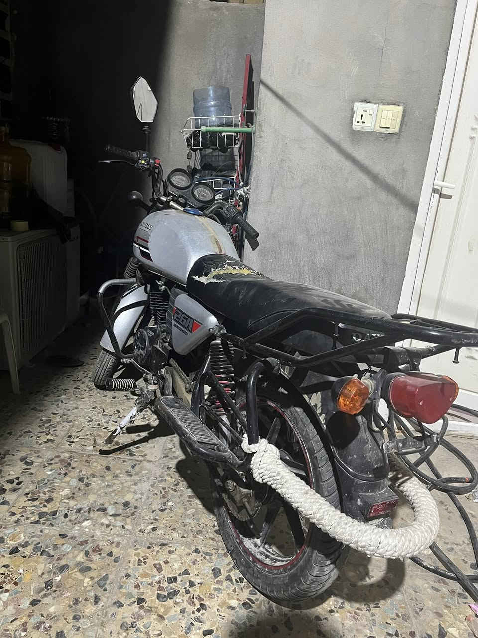 للبيع دايون موديل 2019 نضيفه حيل مكينه برغي مامفتوحه دشبول شغال متروكه اسبوعين بسبب البوربلن بلتاير الخلفي دراجه مابيه نقص اي مكاني كربلاء طوريج *********** موجود واتساب
