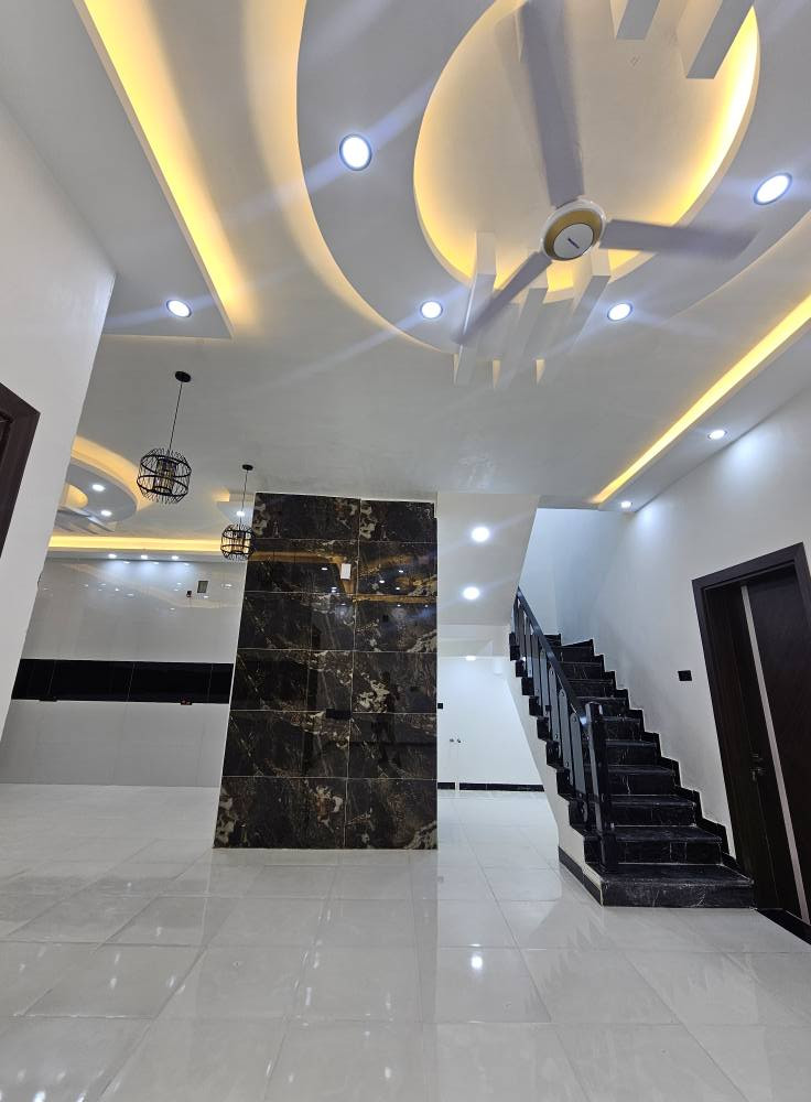 🏡 دار حديث للبيع – فول مواصفات
📍 الموقع: البصرة / أبي الخصيب – البهادريه
🔹 قريب على الشارع العام الداخلي (السايدين)
📐 المساحة: 200 متر
🏗️ نوع البناء: حديث – طابقين
✨ تفاصيل الدار:
• 6 غرف نوم (سويت)
• استقبال واسع
• صالتين مريحة
• مطبخ حار + مطبخ بارد
• صحيات حديثة
• كراج سيارة
📜 نوع الملكية: طابو زراعي عراقي
📞 للاستفسار: *********** البصرة, العراق
