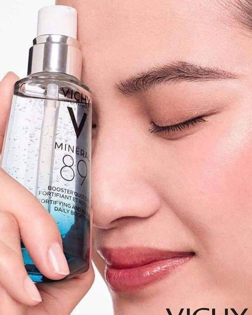 توفر البراند الفرنسي 🇫🇷 الاصلي 💯
سيروم الجمال 89 Vichy Mineral 💙✨💦
#الاصلي 💯للناس اللي تحب ادلع بشرتها بعد يوم متعب وارهاق 💙✨
سيروم فيتشي الغني عن التعريف الأجمل و الأقوى للترطيب  بتركيبة فريدة من نوعها من الهيالورونيك أسيد و مياه فيتشي الحرارية المليئة بالمعادن والتي تعمل على تلطيف البشرة بنسبة مركزة تصل إلى 89 💦🫂💙

✅ يخفف من المظهر الباهت والشاحب 🫂💙
✅ يمنع الإنتفاخ تحت جفن العين ويرطب الجفن 🫂💙
✅ يحتوي على عوامل مضادة للأكسدة تقلل من البقع الداكنة و التصبغات 🫂💙
✅ مناسب لجميع أنواع البشرة 💙
✅ يقلل من ظهور التجاعيد والشوائب 🫂💙
✅ يحفز إنتاج الكولاجين. 🫂💙
✅ ترطيب مكثف و تغذية عميقة للبشرة 24 ساعة 🫂💙
✅ يساعد في غلق المسام الواسعة 🫂💙
‎ يعمل على تغذية و تعزيز ✅
تجديد خلايا البشرة.
‎يحتوى على 89 % مياه حرارية ✅ بترطب البشرة و تحميها 
‎يحتوى على حمض الهيالورنيك اللى بيمتص الماء و يشتغل كفيلر و مكافح للتجاعيد✅ 
‎ يحفز الكولاجين الطبيعى من ✅ طبقات الجلد و يعطى البشرة نضارة وحيوية 
‎ نتايجه بتظهر خلال أسبوعين من الاستخدام اليومى✅

‎مرطب ومعالج والحل الأمثل ✅ لبشرة أكثر شبابا  وتوهج 

‎هو عبارة عن سيروم خفيف سريع الامتصاص بحيث الترطيب يوصل لي طبقات الجلد الداخلية  ويكون مفعوله  
‎أقوي و أعمق  🤗
‎💧مناسب لجميع أنواع البشرة حتي البشرة الحساسة
المنشأ فرنسي البراند🇫🇷 💯 
السعر 15 الاف 
🚘 يوجد خدمة توصيل لجميع محافظات العراق ٤ الاف 🚘


**إذا كنت صاحب هذا الإعلان وتريد حذفه لأي سبب، رجاءا أرسل رسالة إلى الدعم الفني**