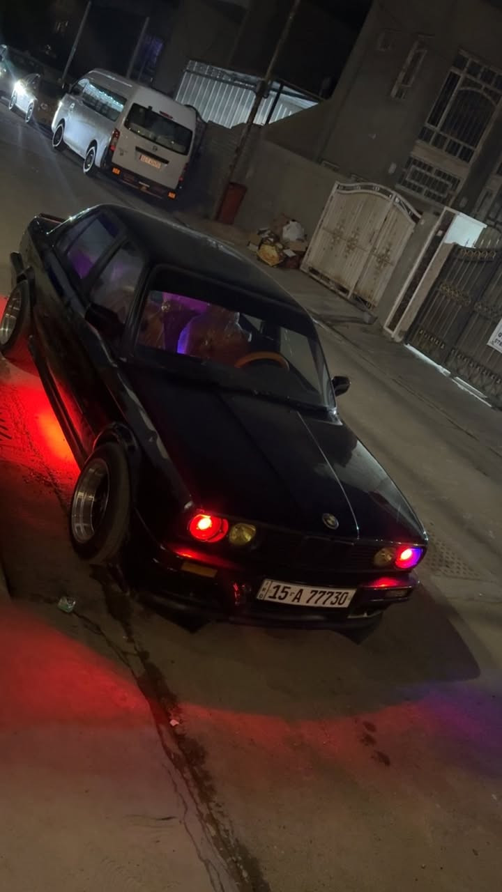 سلام عليكم زعره
موديل 88 
محرك 20 مفتوح 
داخلها كلش نضيف 
بيها نواقص بسيطه مكاني بغداد دوره بيع او مراوس***********
