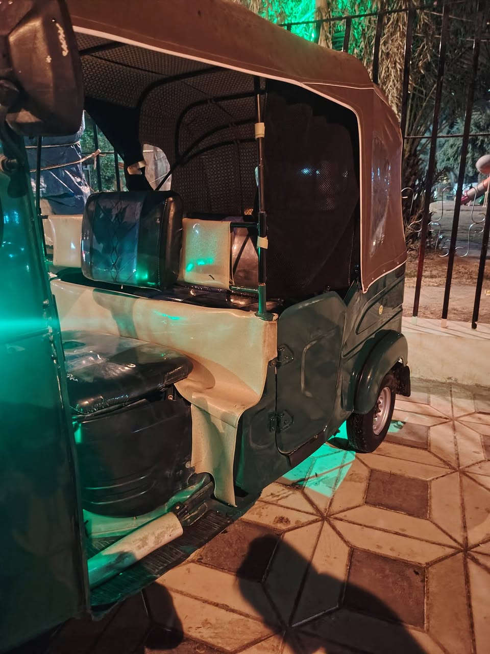 سلام عليكم تكتك مديل واحد وعشرين تكتك نضيفه وخير من الله مال جناي تكتك رقم وسنويه انكليزي ثاني يوم مداور  السعر ٧/٣٠٠ وبيه مجال الطيبين معمره بس دوس  مكان ناصريه ***********
