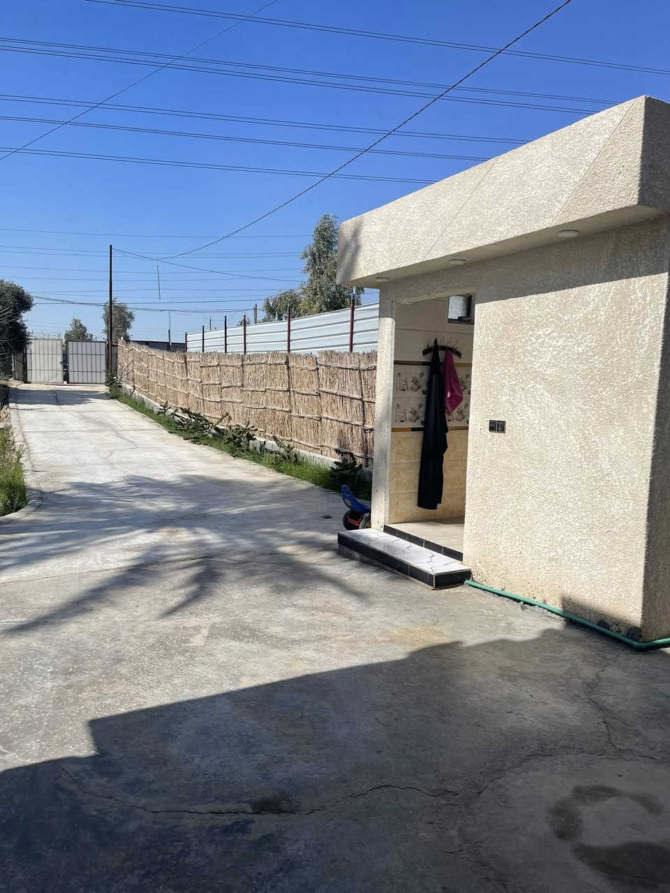 سلام عليكم 
دار للبيع
مساحه 550  متر واقع حال 850  متر طابو زراعي سند 25 عله طابو المحموديه بناء حديث ٣ غرف نوم حمامات 2العنوان  خلف بازين خانه حي الصفاء قرب حولي المحموديه تبليط الباب البيت مدرسه قريبه  بسعر مناسب الاستفسار الاتصال صاحب البيت ***********
