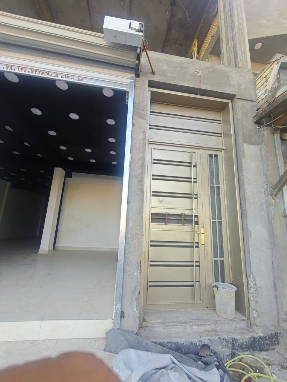 السلام عليكم
عقار للبيع 
الموقع الحر مقابل سوق حي العسكري 
مموقع مميز مقابل اربع مدارس 
بالإضافة الى السوق 
المساحة 200 متر مربع 
10*20
البنايه طابقين 
الطابق الارضي تقريباً كامل المحلات مجهزه وكامله فقط الصحيات متبقي 
الطابق الثاني هيكل كامل مع بيتونه 
البناء تم بإشراف هندسي وتم الاعتناء بالاساسات والأعمدة لكون المخطط موضوع لبناء ثلاث طوابق 
للاستفسار 
***********
‏‪+964 780 438 8100‬‏
