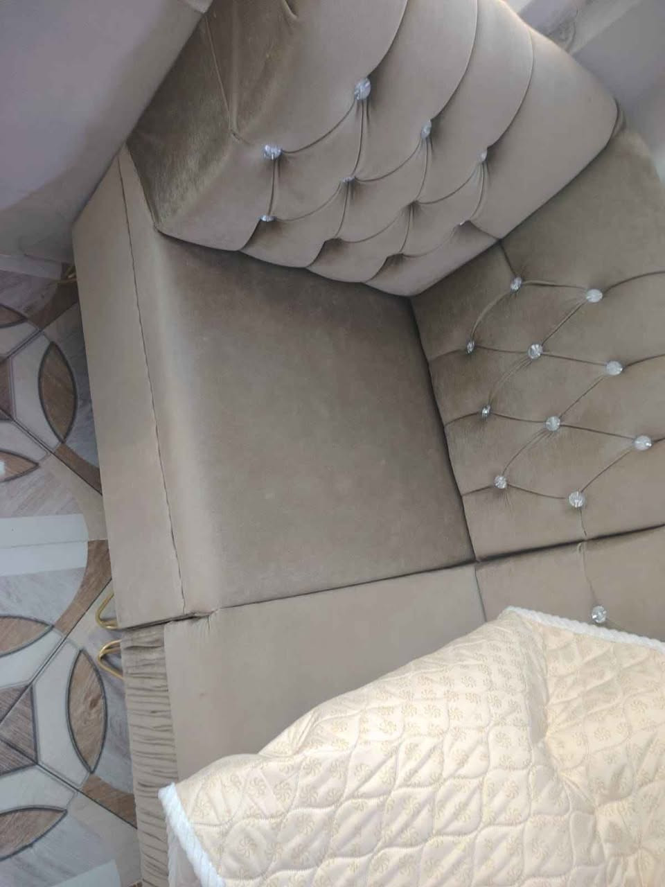 ديوان 7 امتار شغل توصا مو سوكي تكمة شغل درجة اولى اخو الجديد استخدام كلش قليل لون وموديل كلش حلو بالشرط لوك لوك للبيع السعر 275 بي مجال قليل
عنوان /سايدين دوميز الجمعية قرب اق صو مول مقابل الملعب الترابي *********** كركوك, العراق
