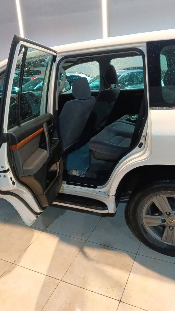 لاندكروز  2011  سياره جديده  ونضيفه جدا جدا
ماشيه 250 الف  
6 سلندر بانزين 
سياره مكفوله كير مكينه  شاصي  
سياره ب اسمي  تريد تحويل تريد وكاله 

السعر.   290  وبيها مجال لشراي وتدلل 

العنوان   البصره 

 ***********
