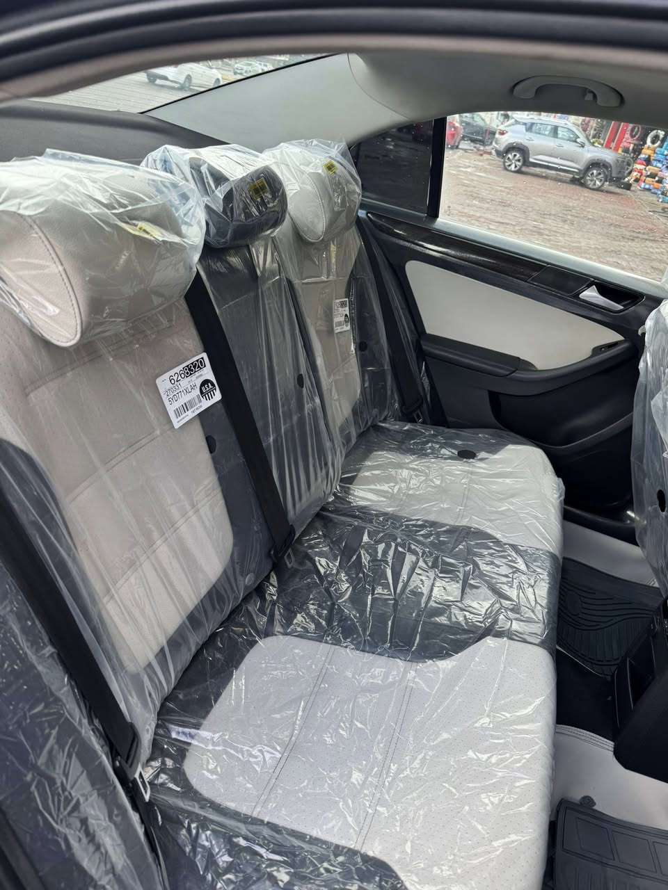 vw جيتا
موديل 2018خليجي
السياره ماشيه175 الف كيلو 
رقم اربيل باسمي السياره 
محرك ٢.٥  ــ ٥ سلندر 
كير اوتو ٦  نمر
بلوتوث+Aux+Usb
حساس امامي + حساس خلفي
فتحة سقف سلايد روف 
كشنات جلد اوف وايت
دخول مفتاح(عدد ٢)
تحكم ستيرن كامل + قفل سرعة
شاشة كبيرة + كامرة
شاشة عرض اعطال وسطية 
دشبول صاج بلادي
- [ ] نظام الايرباك سليم 
تبريد امامي + خلفي
السيارة عليها ادامة كاملة 
السياره بيه فقط بنيد صبغ
السعر145 وبيه مجال 
 مكان السياره بغداد ***********
