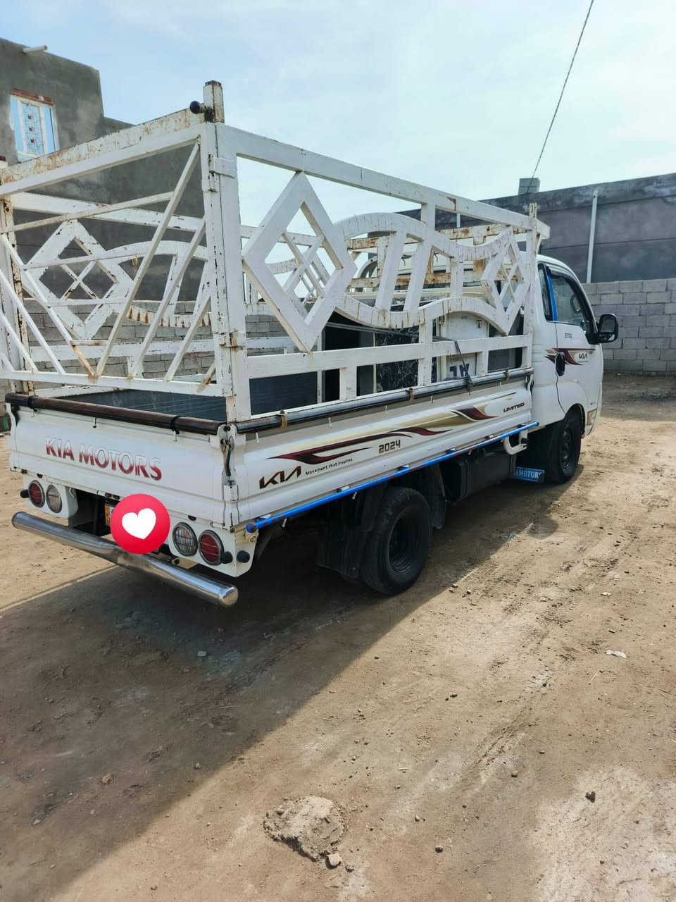 السلام عليكم 
كيا حمل للبيع سياره نضيفه مثل ما بصوره موديل 2010 المكان ذي قار قضاء  الرفاعي
مكلف بنشر السعر يم صاحب السياره وهذا رقمه ***********
