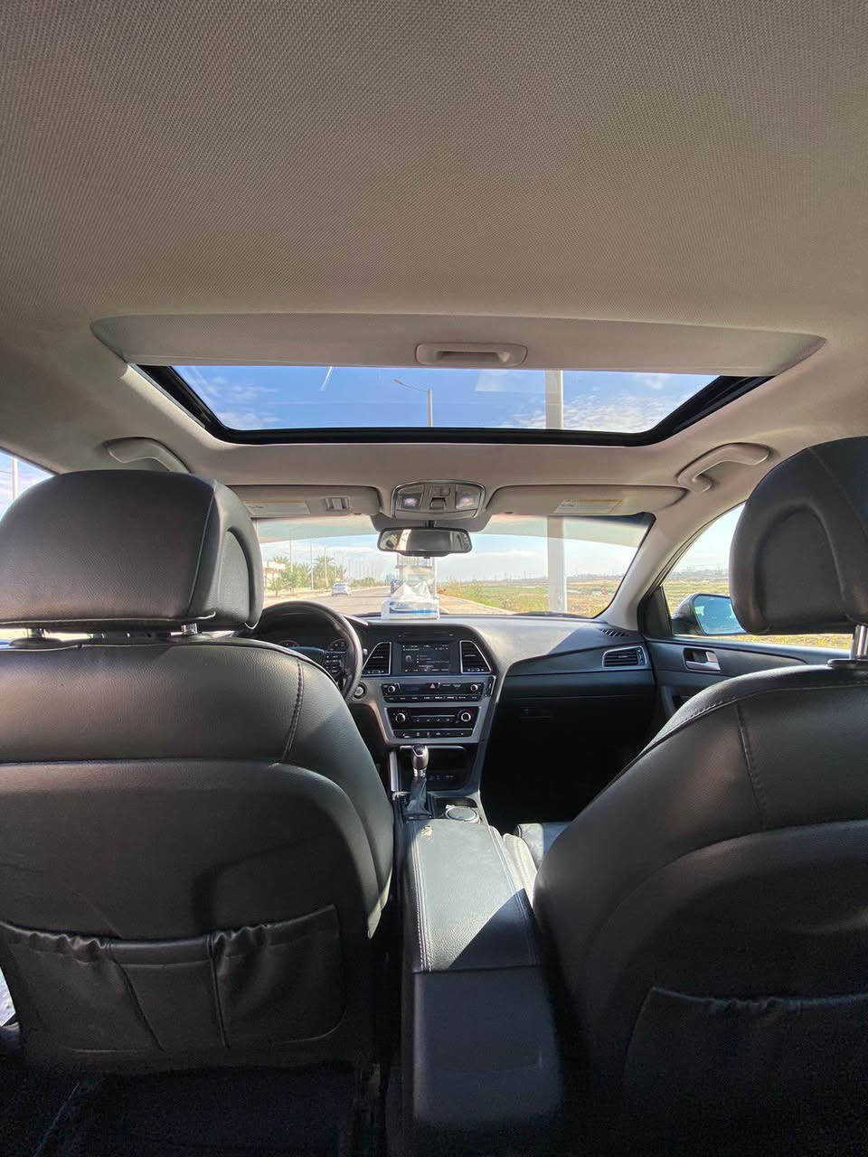 السلام عليكم سوناتا ٢٠١٧ سبورت فول مواصفات سياره جديده حادثه بسيط جاملغ فقط السعر ١٣٥ وبيه مجال للاتصال *********** بغداد, العراق
