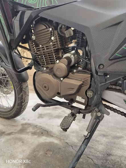 السلام عليكم دراجه دايوان ادفنجر 250cc  دراجه جاهزه وكامله من كلشي مناقصها شي تايرها الخلفي والامامي جوبلس منقصها شي الدراجه ماشيه ١٣ الف  سعرها ٣١٠٠ وبيها  مجال حك الجيه الدراجه للبيع فقط ما اراوس  رقمي
*********** وتساب فقط
