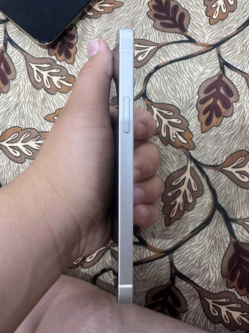 ايفون 12 عادي للبيع اي عيب مابي كله بلادي ذاكره 64 بطاريه 75 سعر 300 بي مجال عنواني طوز خورماتو يم جامع سيد هاشم رقم موبايل ***********
