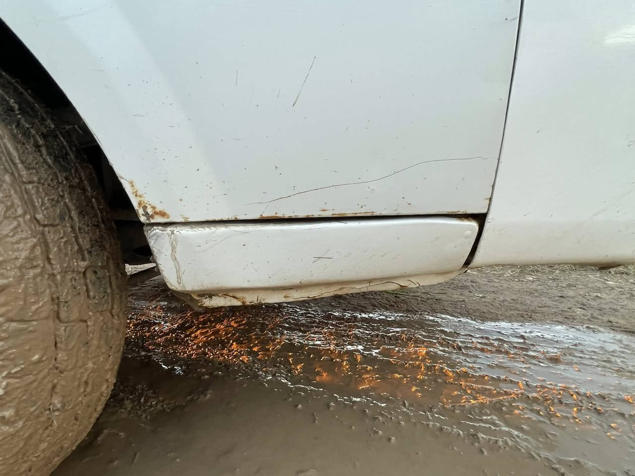 السلام وعليكم 
كيا حمل 2015 
سنويه 28 
تحويل مباشر 
بيها صبغ كما موشر بالصور 
السعر 105$ وبيها مجال 
***********
