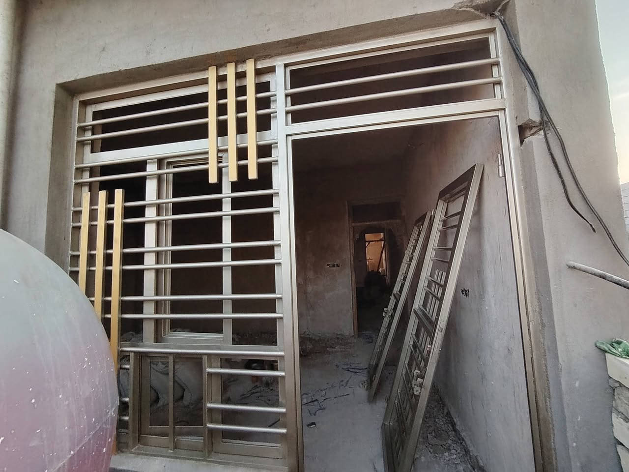 سلام عليكم صبغ تنضيف شبابيك درجه اولى لاستفسار خاص واتساب ***********
