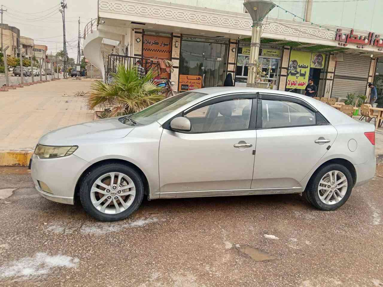 السلام عليكم سياره صوره للبيع بيها ضربه ورشه صبر السعر 90 والرقم ***********
