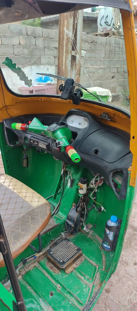 السلام عليكم تكتك بياجو محور تيفي اس موديل 2019موديل المحرك 2025 تكتك جاها وخير من الله كبل للشارع اي نقص مابيها رقم تحويل ثاني يوم اي استفسار
***********
