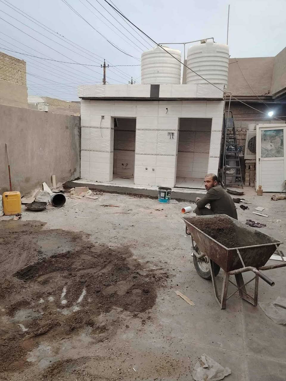 السلام عليكم خلفه سراميك جدران ورضيه بأنواعه درج عدل فر شغل درجه واله داخل بغداد فقط ***********
