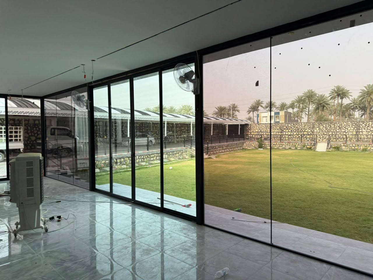 تنفيذ كافة اعمال الزجاج 10ملم والمنيوم 
***********
