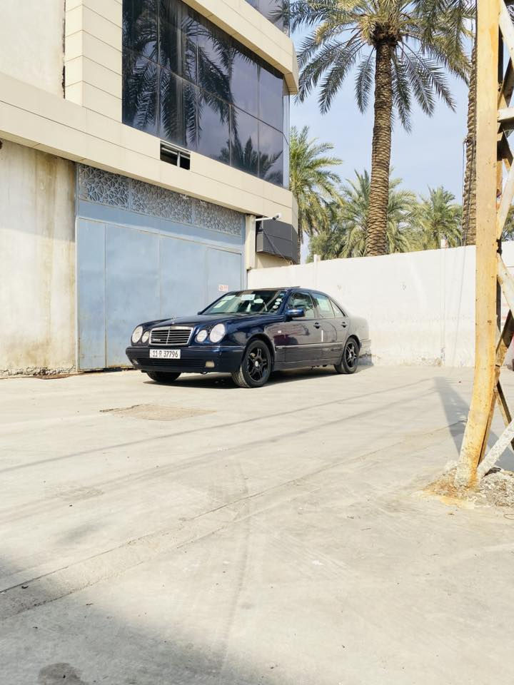 السلام وعليكم 
ام عيون مديل ٩٦كفاله من الضربه صبغ جماليه  مكينه ٣٠٠ كير تبريد صدر تخم تاير  خير من الله 
غرفه جديده سلايت    تليفون ثلاجه  زراك لايت السياره معمره تعمير مرتب جاهزه مابيه اي نقص وبسمنه تحويل ثاني يوم  السعر 68 وبيه مجال قليل مكاني بغداد الستفسار ***********
