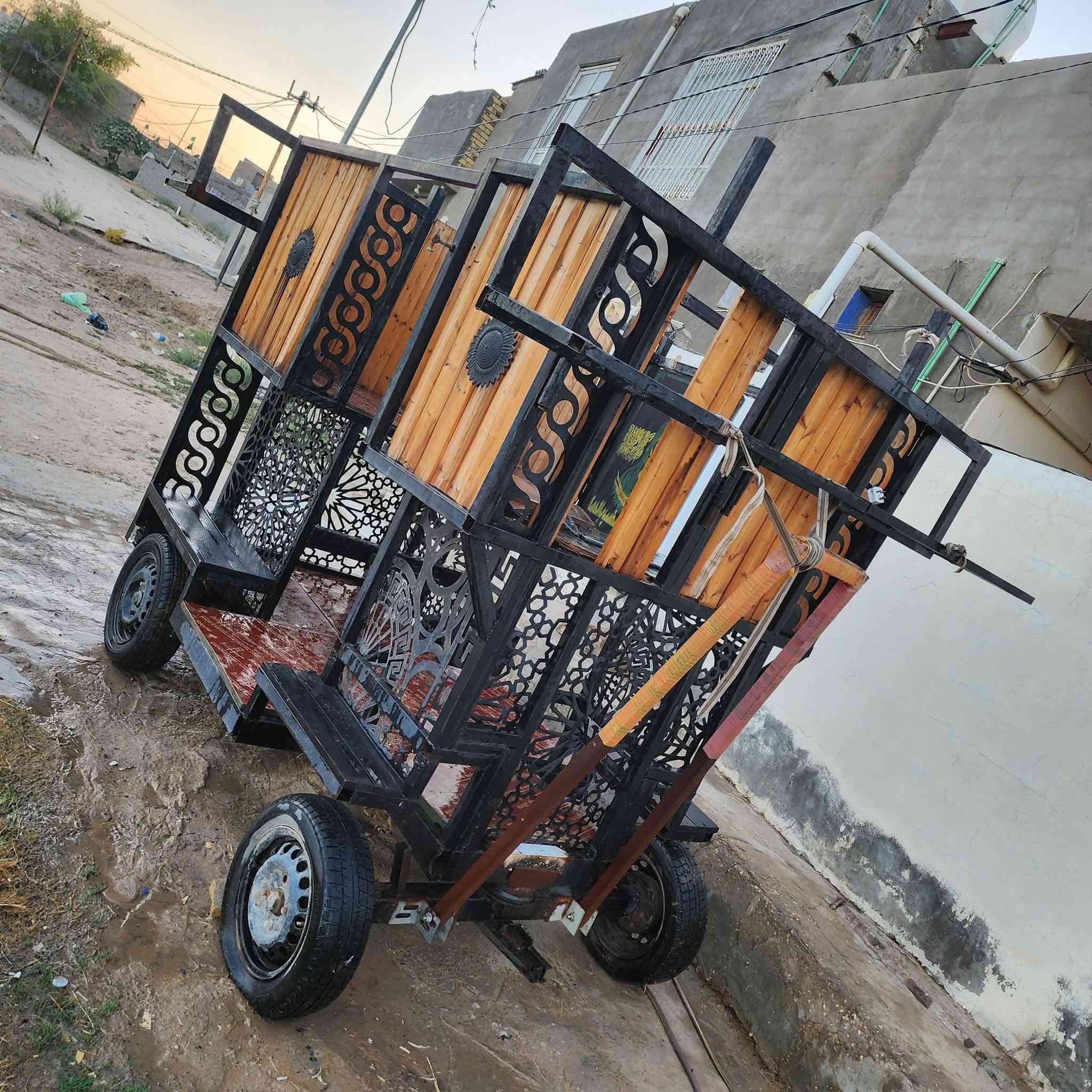 السلام عليكم
عربانه مشايه 
السعر ٦٠٠ 
العنوان النجف الحيدريه
***********٠
