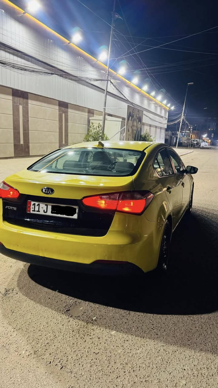 سلام عليكم فورتي موديل 2015 السياره وارد امريكي مكينه 1800 دوش شادها جديده قبل شهر السياره باسمي بيها حادث بابتين جهت السايق ومبدلات اصلي رايدها 112 وبيها مجال للشراي مكاني بغداد رقم ***********
