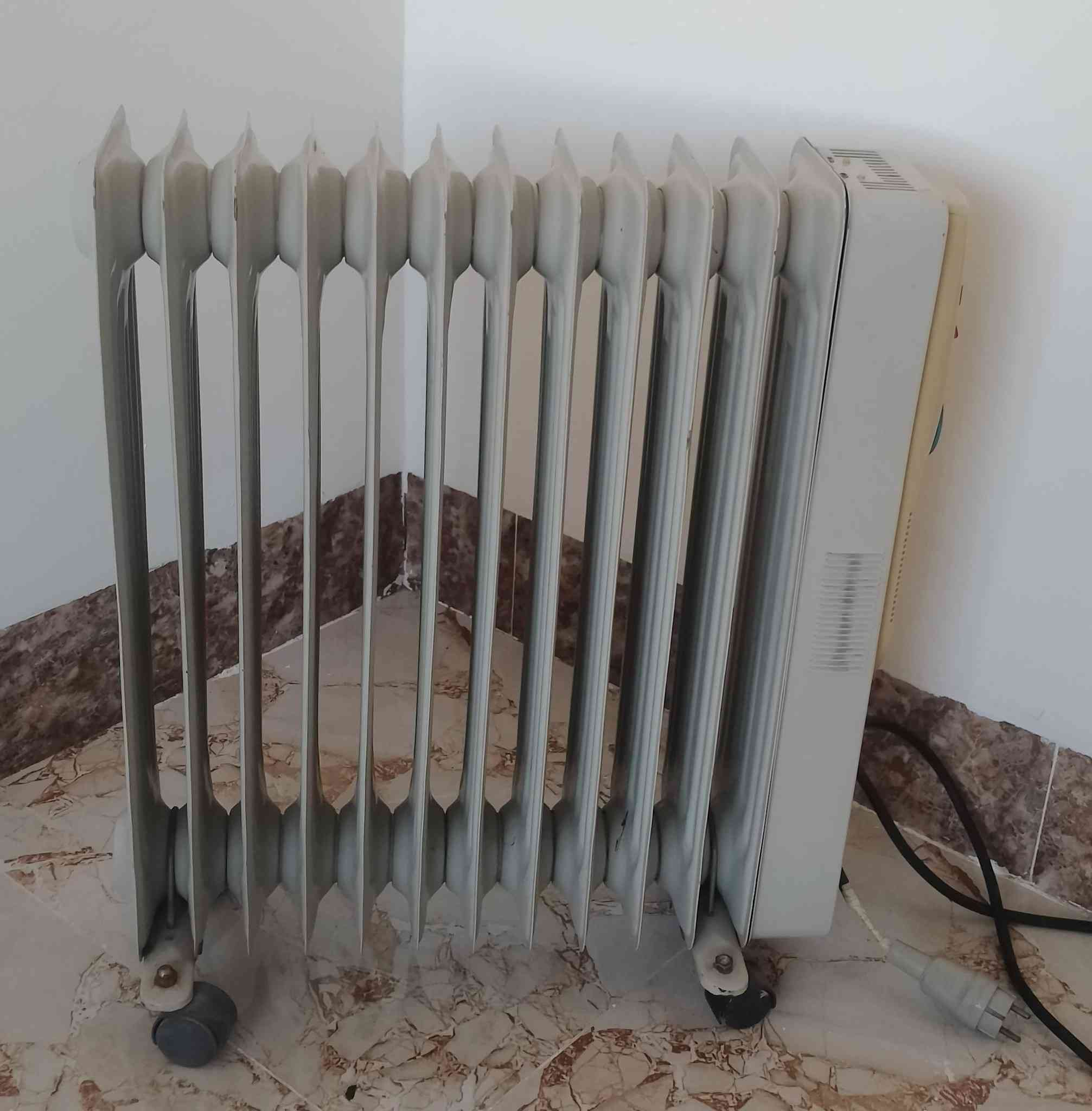 مرحبا عندي غراض للبيع
ميز تواليت خشب عراقي توصي مامستعمل 165الف
جرابي وياهم دواشك 60الف
مدفئه زيتيه شغال 25الف
فلتر شغال50الف 
*********** التواصل على الرقم
الأغراض بيهم مجال
