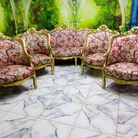 صالون • كنبة واربع كراسي • خشب أحمر