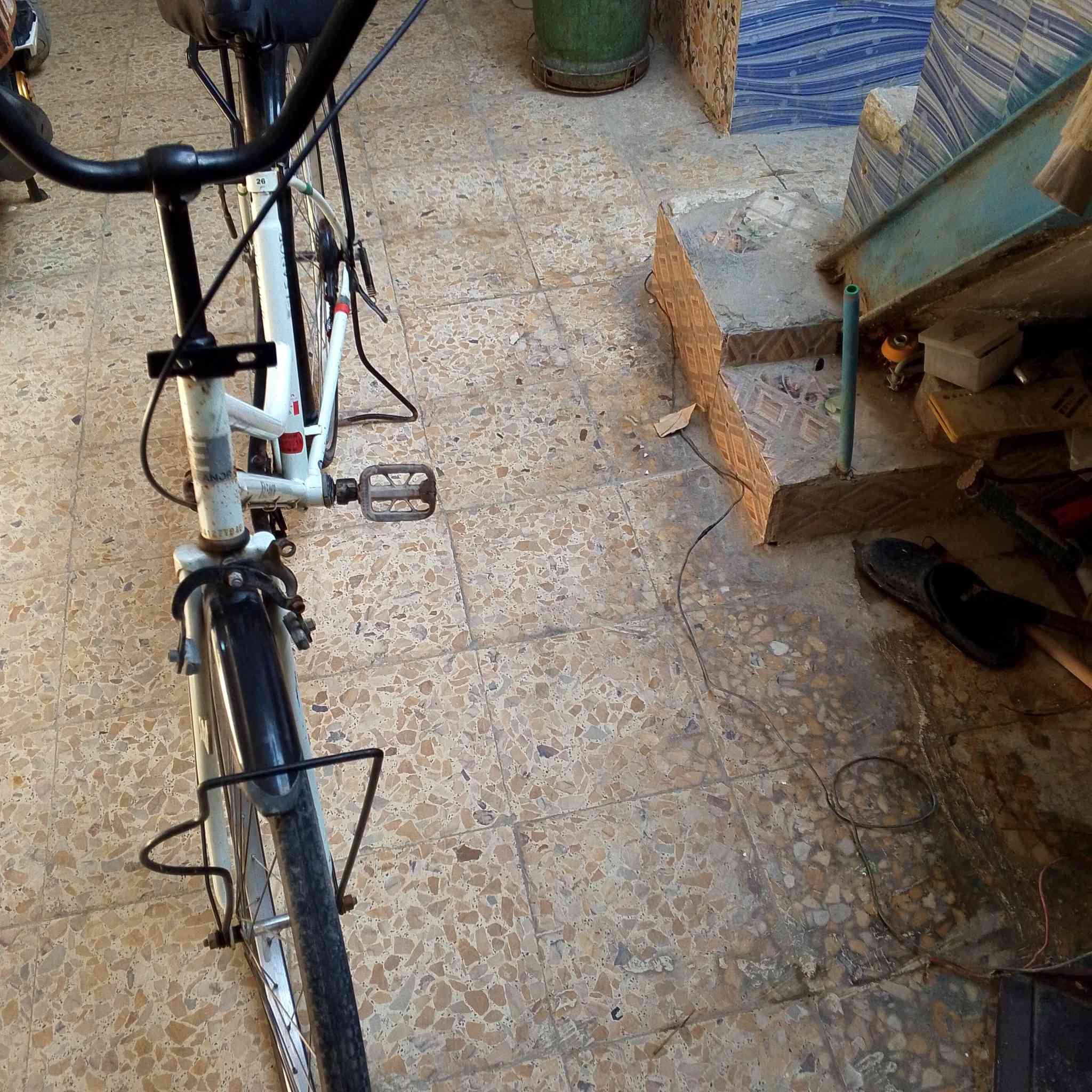 السلام عليكم بايسكل البيع السعر 75 وبي مجال العلوان البصرة احي الحسين الهاتف ***********
