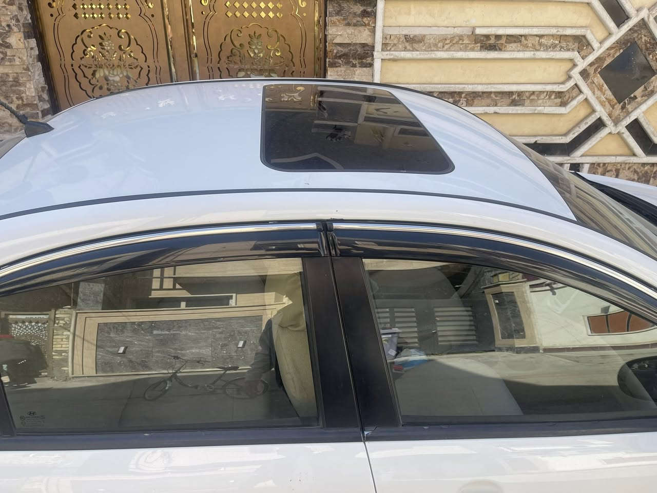 اكسنت 2011 خليجي بيه صبغ جاملغ خلفي وحافه الباب محرك 1600 وشاشه وكامره فتحه و4 جام كهرباء وتخم تاير جديد ودوشمه جديده وكير ومكينه وصدر وتبريد شغال مكاني بغداد الدوره( ***********/***********) والسعر (87) وبيه مجال للشراي يدلل
