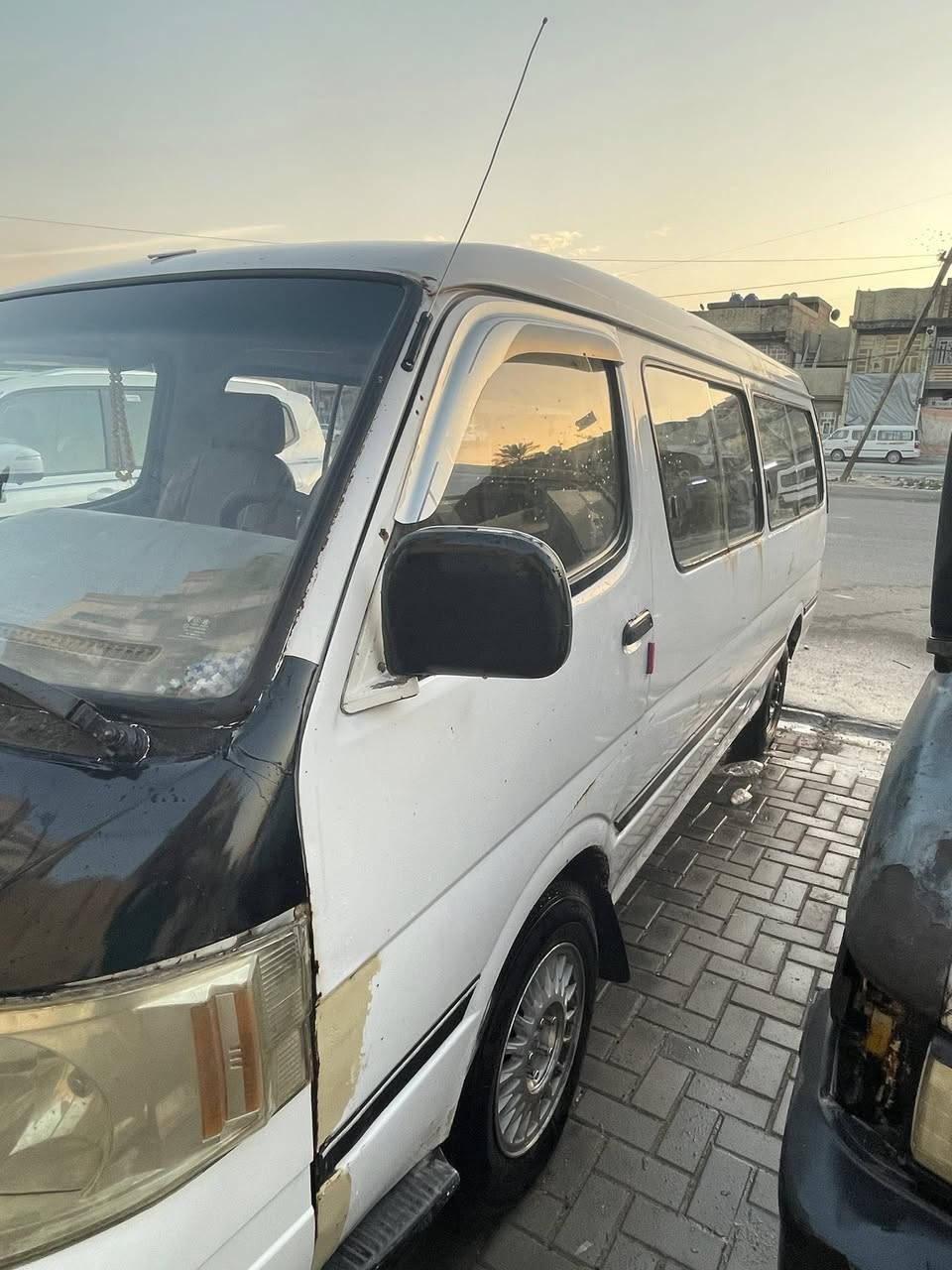 سلام عليكم فتون موديل ٢٠٠٩ فراشه رقم احمر ديالى مكينه جديد كير نظيف راعيها موجود السعر ٢٢ لاتصال ***********
