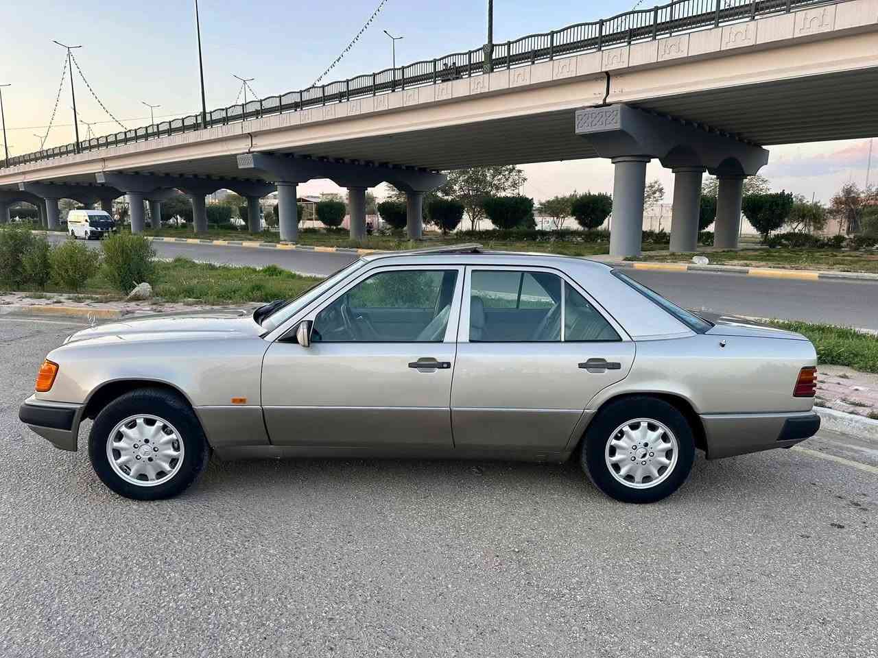 سلام عليكم للبيع مكان نجف سعر 68. ***********
