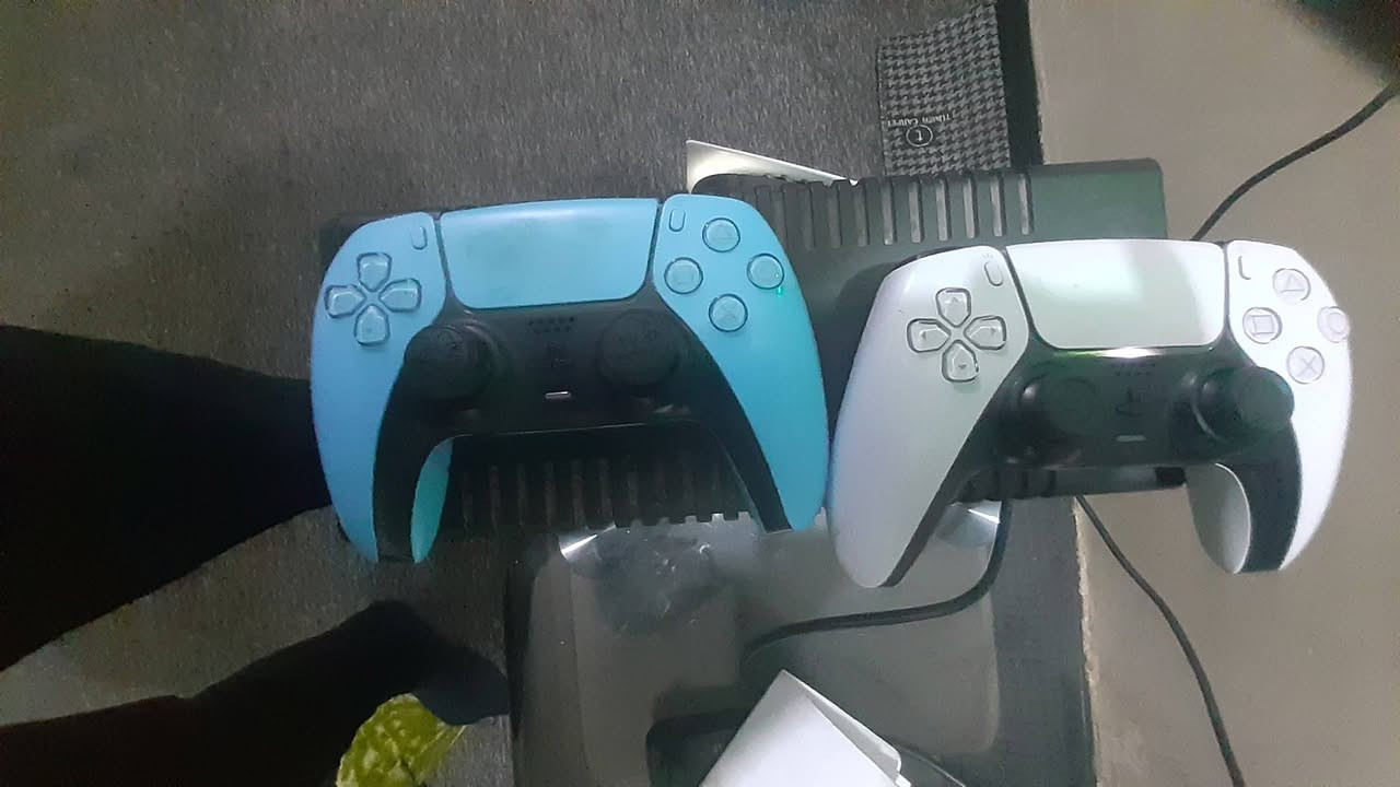 بلي ٥ فات ٨٢٥ مع يوبي اس ١٥٠٠ جوستكات ٢ وقرص مورتال كومبات ١ اليدة الزرقاء فقط فيها زر الاتجاه العلوي لايعمل تحتاج صيانة فقط الجوستك يعمل بلكامل وكسر بحافة البلي موضح بلصورة مع كامل ملحقاته الاصلية والكارتونة والفلين السعر ٥٥٠ الف مكان كربلاء حي الاطباء .


**إذا كنت صاحب هذا الإعلان وتريد حذفه لأي سبب، رجاءا أرسل رسالة إلى الدعم الفني**