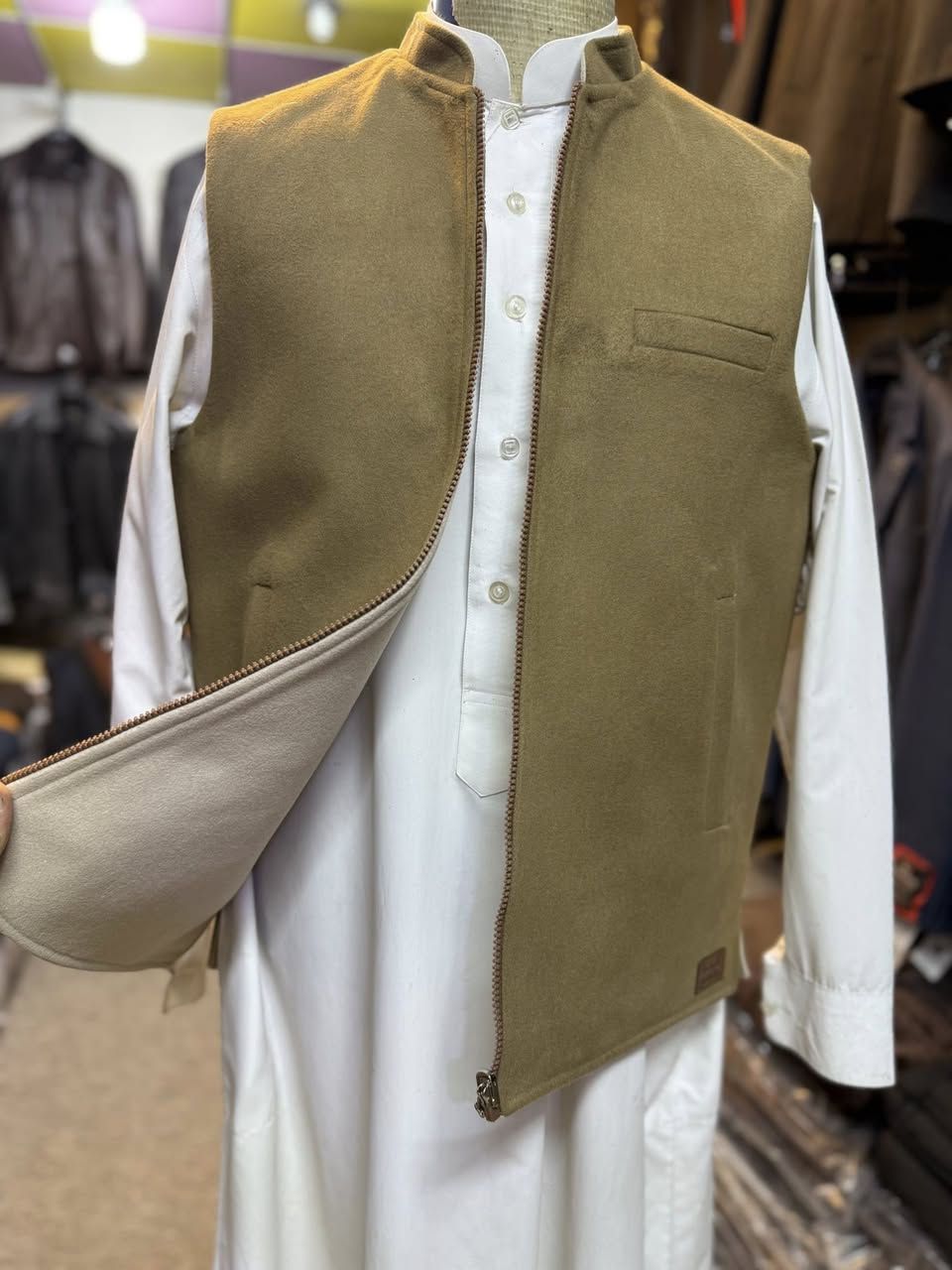 ازياء الاكابرلالبسه الرجاليه 🇹🇷 
⬇️
جديد 💣 
⬇️
يلك جوخ وجهين  
⬇️
قياسات  كامله 
⬇️
سعر فقط28 الف   
⬇️
العنوان سامراء الضباط الاولى مقابل الجبريه الاولى قرب مول الصيني سابقا مقابل نعوم للحاسبات متوفر توصيل لجميع محافظات 
هـ *********** 
⬇️
صفحه الانستا 
https://www.instagram.com/azz_ekibar?igsh=MXg1NnB2NDVibmp5OA%3D%3D&utm_source=qr
