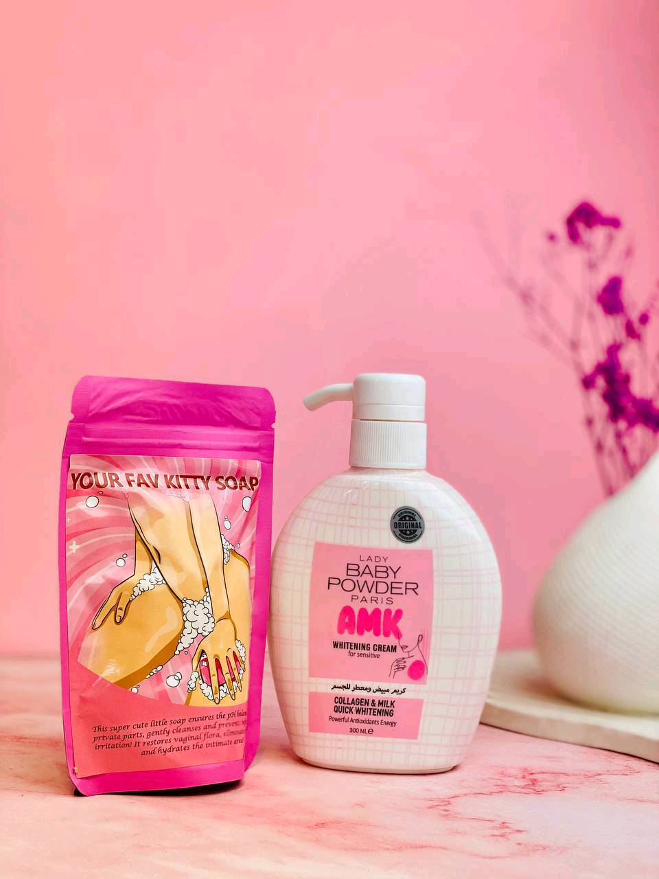 💕 عرض الإمكانيات لتفتيح وتنظيف البشرة بفعالية: صابونة الكيتي وكريم AMK باللبن والكولاجين. 💖 يعملان معًا لنضارة فورية وملمس ناعم ورائحة زكية. مثالية للمناطق الحساسة والجسم الكامل!