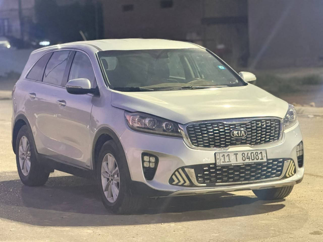 سلام عليكم 
سورنتو موديل 2019
رقم بغداد تحويل مباشر 
حادثه مال امريكا بس بنيد 
وبل عراق بيه جاملغ وبنيد وجاملغ خلفي صبغ
مواصفات 
محرك سته 6 سلندر
سبع راكب 
شاشه 
كأمره
السعر 145 ورقه وبيه مجال بسيط 
اتصال على رقم ***********
مكان سياره بغداد بلديات حي تجار بغداد, العراق
