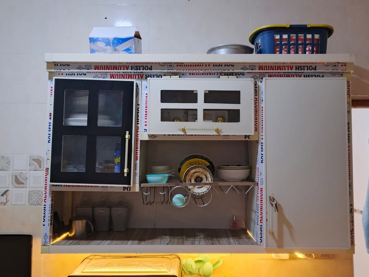 كاونتر الألمنيوم السنگ مرمر للبيع 
3 قطع تعليك و ارضي و سنگ
القياس متر ونص و السنگ متر 
السعر 450 وبي مجال بسيط

العنوان البصره المعقل
رقم الهاتف ***********
