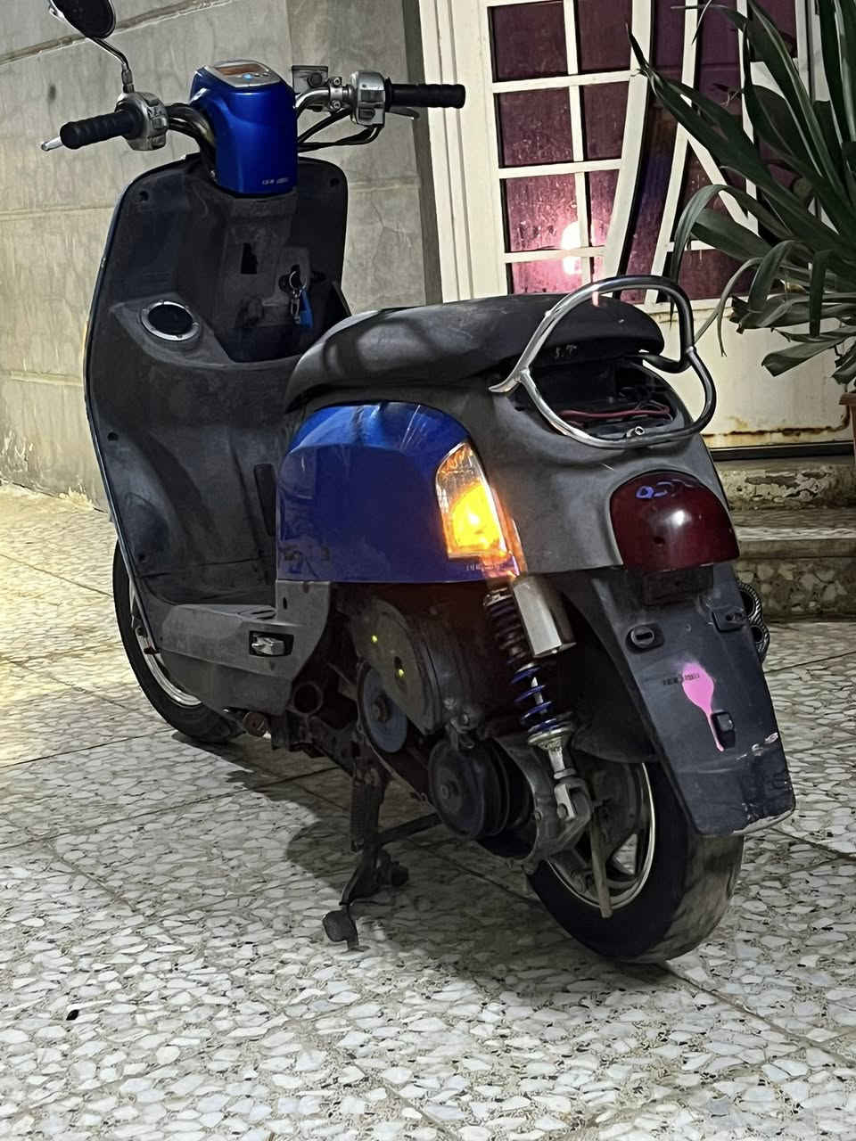 السلام عليكم…
ماكس بوليس نوزل 2009
دراجة حاويه وصلها وياها مطلعها قبل 4 اشهر 
دراجة كفاله عامة ختم واحد شرط ويه المكينه كلشي بيه شغال بيه تزويد 
كلجات wf
دبل رياضي بلادي ابو البطل
صالصنة كاربون فايبر 
ويل نجمه ثقيل
وبيه جنطه بيه لزكات من لحاويه اجت فد شيء مرتب
لايت زنون مالت سياره 
عضمات سكليتر  
العنوان/ كربلاء طويريج ***********
ملاحضة ابيع بتزويد وبدون تزويد ماعده لوياله
