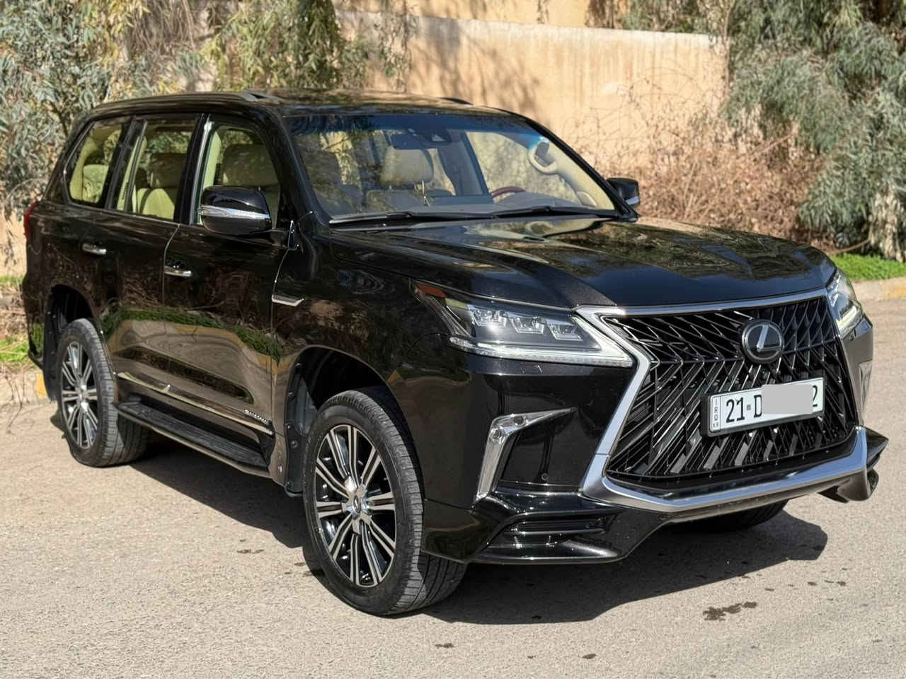 اجدد وانضف لكزس 2020 بوضع الوكالة 
لكزس سبورت LX570 ( 2020 ) 

المكينة : 5700 

عداد المسافات : 50.000 كيلو متر حقيقي شرط

معروفة مواصفات الكزس 1/1 جكات فول الفول 
 
السيارة جديدة جدا نضافتها 100/100 بوضع الوكالة 

السيارة مكفولة كفالة عامة 
حته من الشخط والرصعة
مغلفة السيارة ppf بلكامل 

سعرها مناسب بيع 
او مراوس حسب القناعة 
تحويل ثاني يوم 

للاستفسار الاتصال على 

 *********** واتساب 
***********

اخوان فقط اتصال لو واتساب 

مكان السيارة أربيل أربيل, العراق

