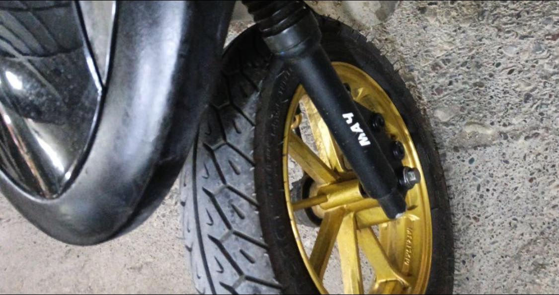 ماكس عدلة ياباني للبيع مزودة كلجات رياضي وياله سبورت يدات بريك سبورت بنزات جدد شغاله سلف هندر بس سلف محتاجه راجز بسعر 12 الف لون اسود لمعه شلعة ومعدل 110 وفوق وبضمان المحرك كبس وتكدر تفحص بنفسك كهربائيات اشاير كلشي شغال الدراجه هندر واحد تشتغل دبل خلفي سبورت  زوج تايرات تايواني اصلي الدراجة مداريها كلش كل 13 يوم ابدللها دهن  صارلها يمي 5 سنوات مايوم وكفت بيه محتاج قفاز الي عنده يجي فقط تبديل بقفاز او بيع 800 الف قفل


**إذا كنت صاحب هذا الإعلان وتريد حذفه لأي سبب، رجاءا أرسل رسالة إلى الدعم الفني**