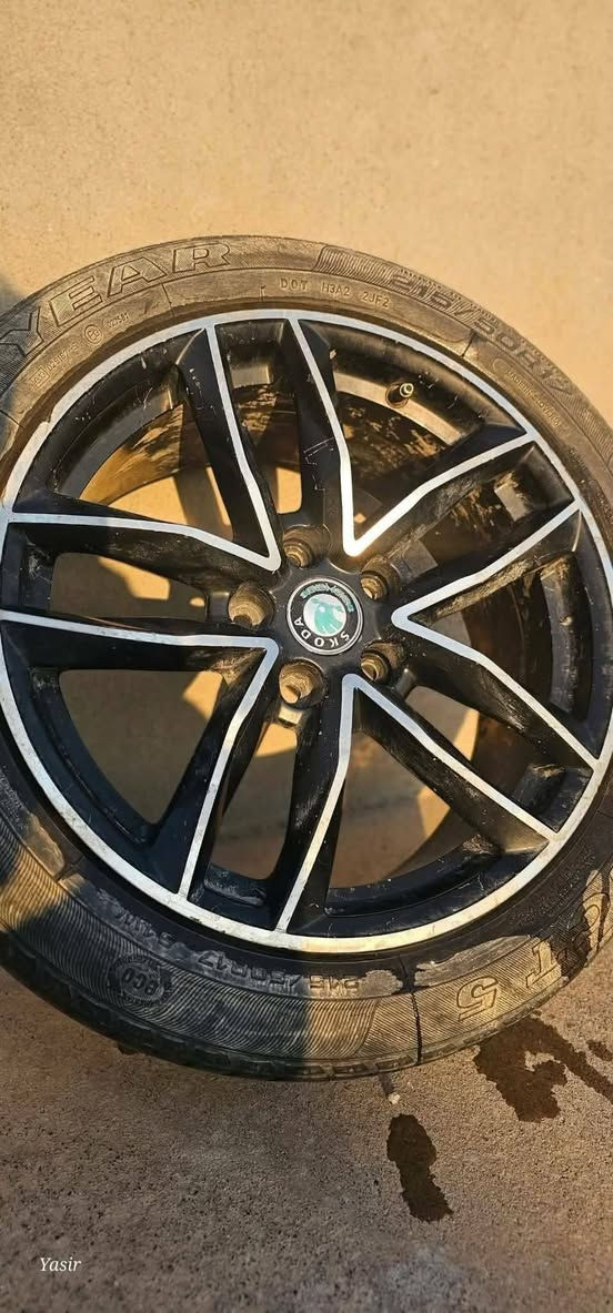 السلام عليكم 
ويل كب سكودا اوكتافيا 2013 
عدد 4 
التايرات وضعهن نص او اقل 
الويل واحد منهم مفطور وملحوم 
العنوان موصل 
التواصل واتس ***********
