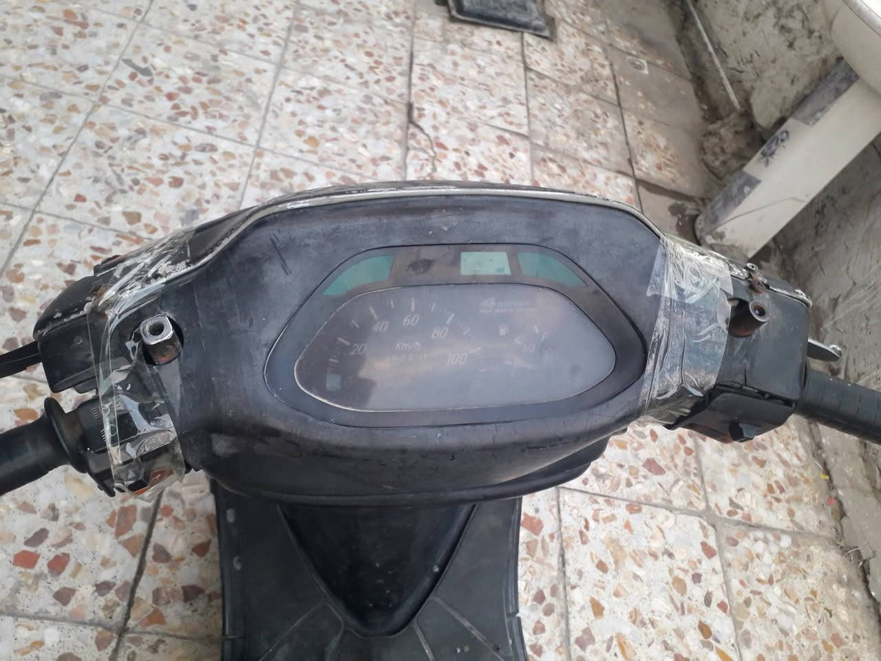 سلام عليكم ورحمة الله وبركاتة دراجه فراشه سرعه ١٠٠ ياباني دراجه خير من الله مكينتها قبل سبوع مبدل بيها والفات وزنجيل وكلجات وقايش يعني مجفتهه كهربائيات ما يشتغلن بس سلف وهندر نكره وحده تايرات ويلات جدد بريك جديد هوه وعكرب يرادله بس كفرات صفح وشوته  مكينتها ولا نضوح ولا تبخير شلعه ومعدل جوزه وستان جديد كابريتر جديد تجي تفحص وتقتنع وتاخذ سعرها 125 مكاني بغداد مدينة الصدر *********** مستعجل على بيع
