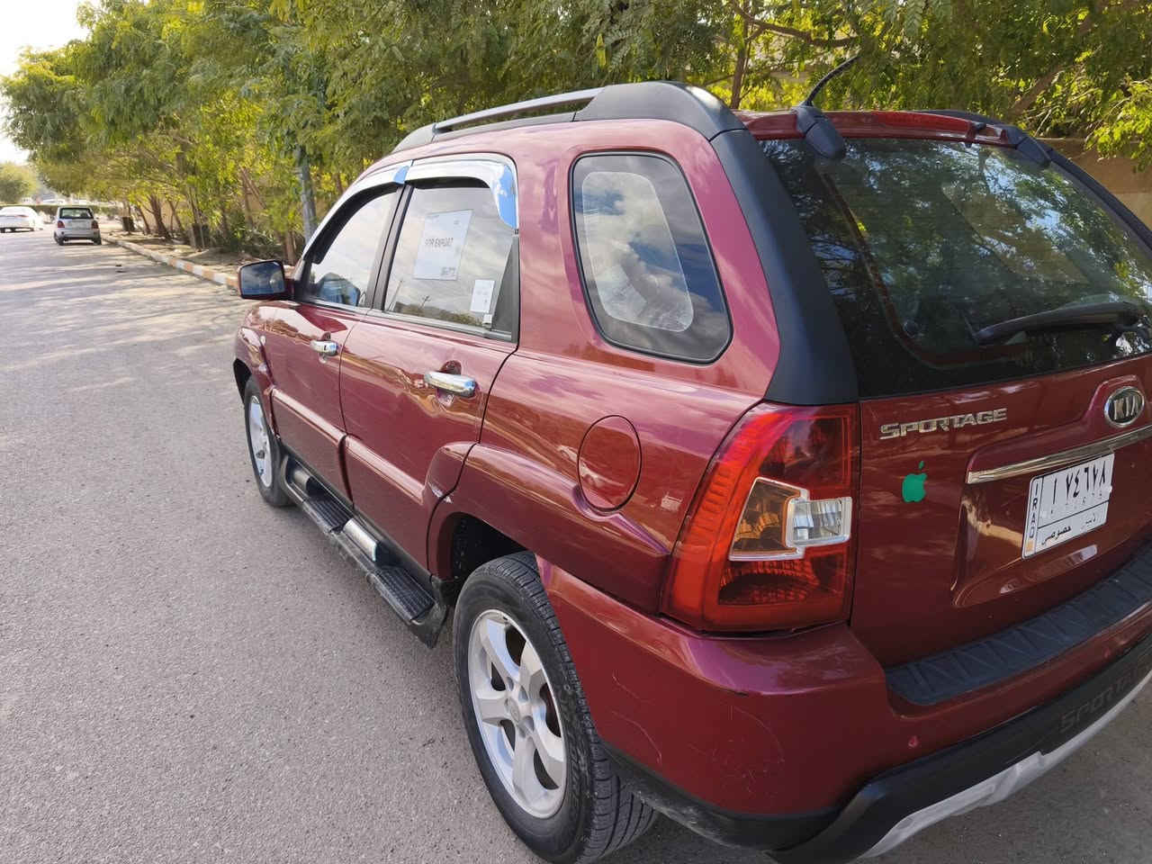 للبيع كيا سبورتج 2010  🚗
السيارة بدون صبغ وبدون تبديل كير محرك كفاله .
حجم المحرك 2000 دوش ..
✅تبريد شغال❄️
✅تدفئة كشنات
✅كاميرا وحساسات خلفية 
✅كير اوتو وعادي
بيها شخط بسيط بجهة السايق واضح بالصور 
رقم انبار مشروع وطني باسمي 
💸السعر 108 وبي مجال بسيك
تفاصيل اكثر تواصل ع الرقم ***********
مكان السيارة بغداد/المحمودية
